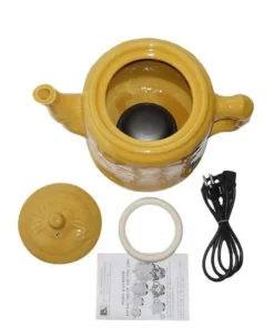 Nắp ấm của ấm sắc thuốc màu ngẫu nhiên