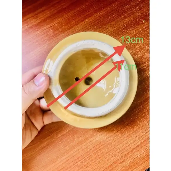 Nắp ấm của ấm sắc thuốc màu ngẫu nhiên