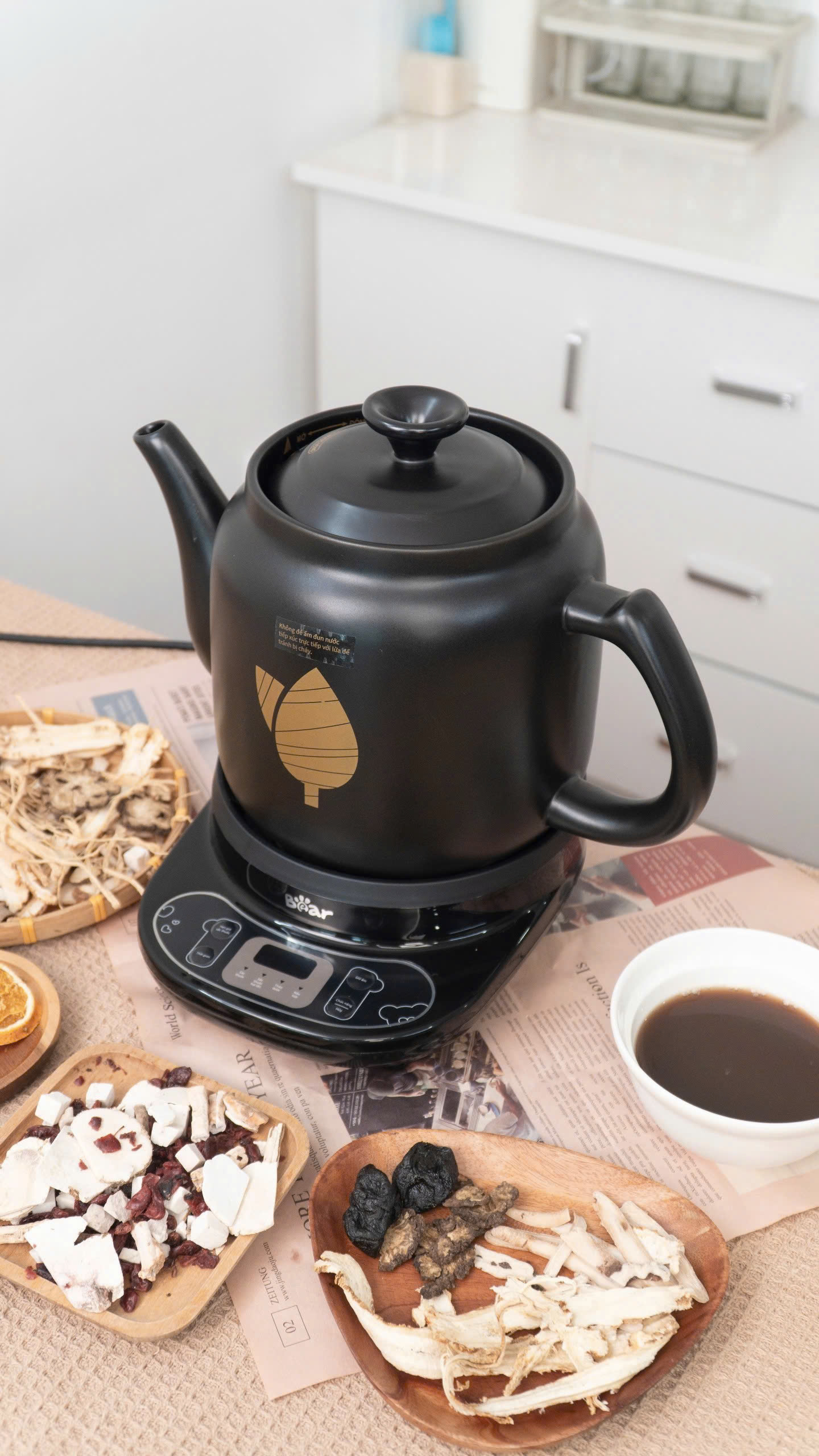 Ấm sắc thuốc Bear 4L HTM-4H40X thiết kế sang trọng