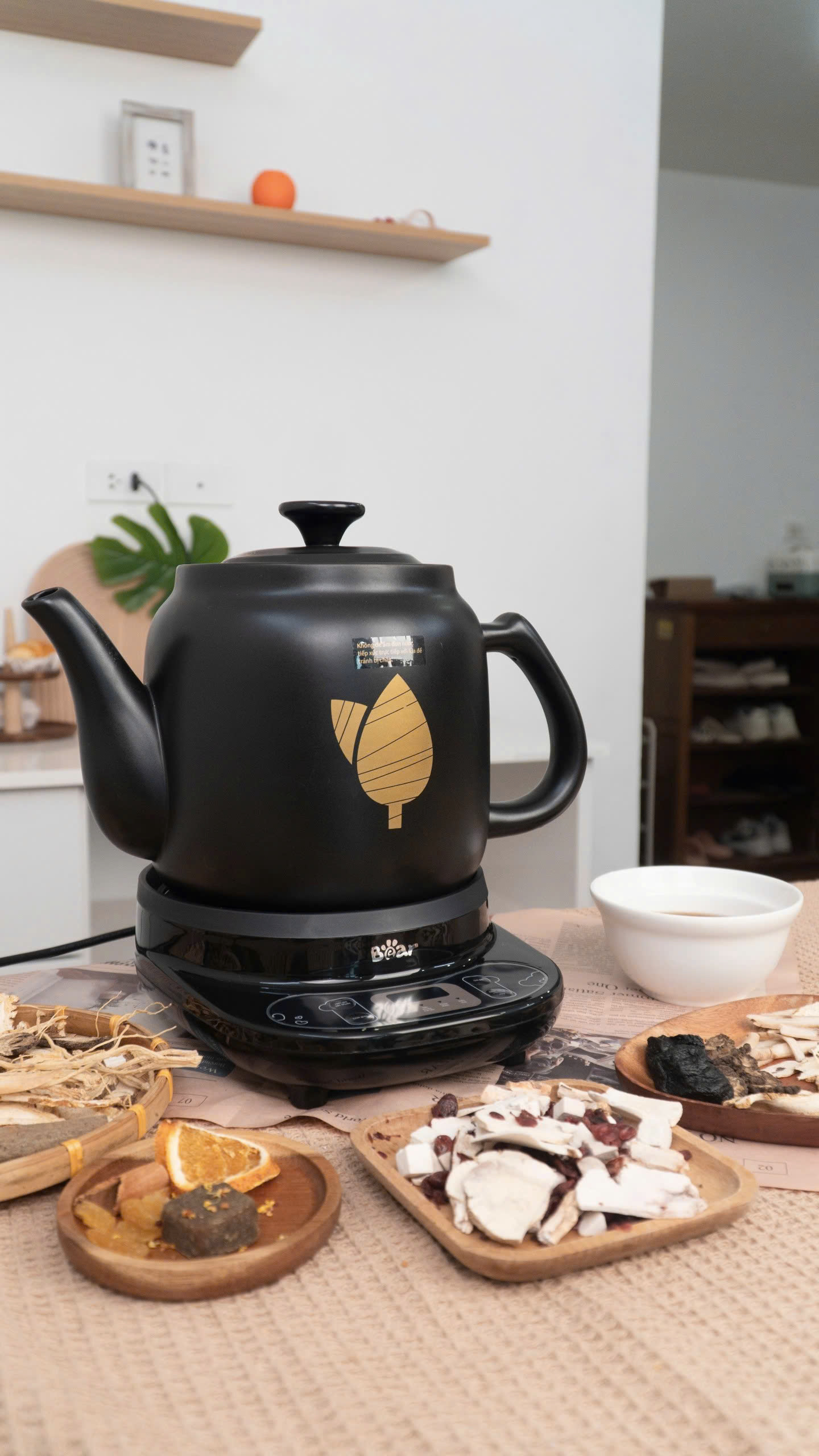 Ấm sắc thuốc Bear 4L HTM-4H40X sở hữu nhiều công nghệ hiện đại